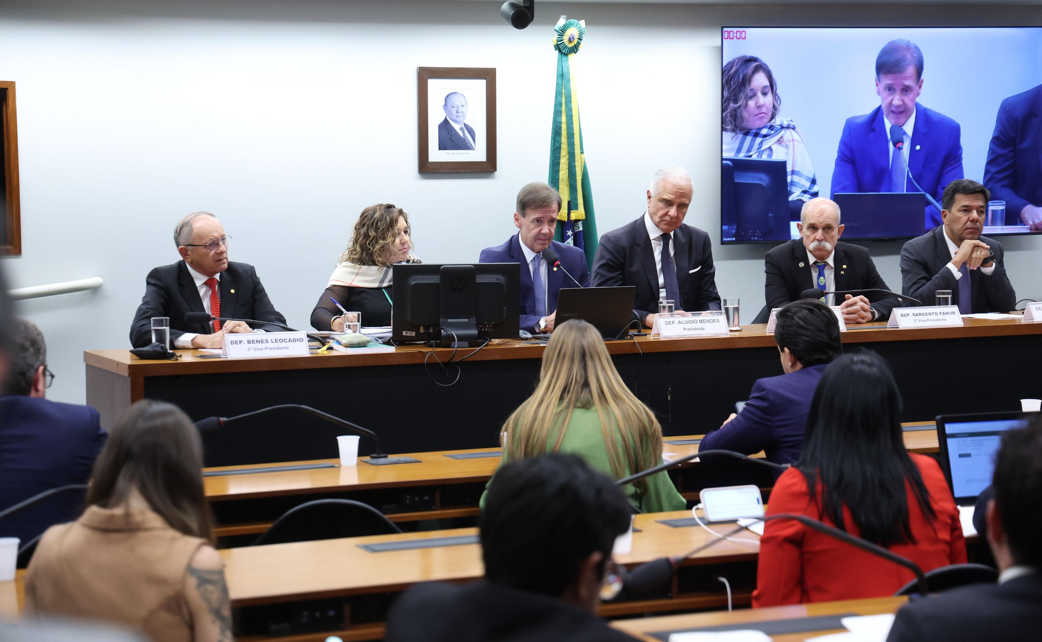 Foi instalada comiss&atilde;o para discutir proposta que reduz a maioridade penal no Brasil de 18 anos para 16 anos