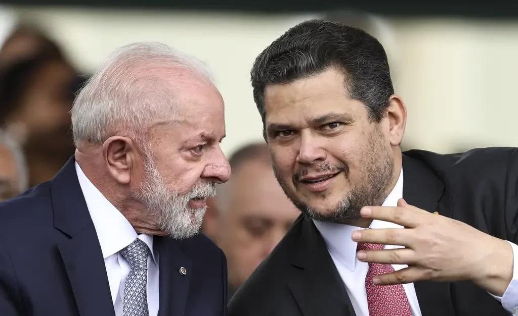 Visita de Alcolumbre a Lula no Alvorada foi o terceiro encontro entre os dois nos &uacute;ltimos dez dias