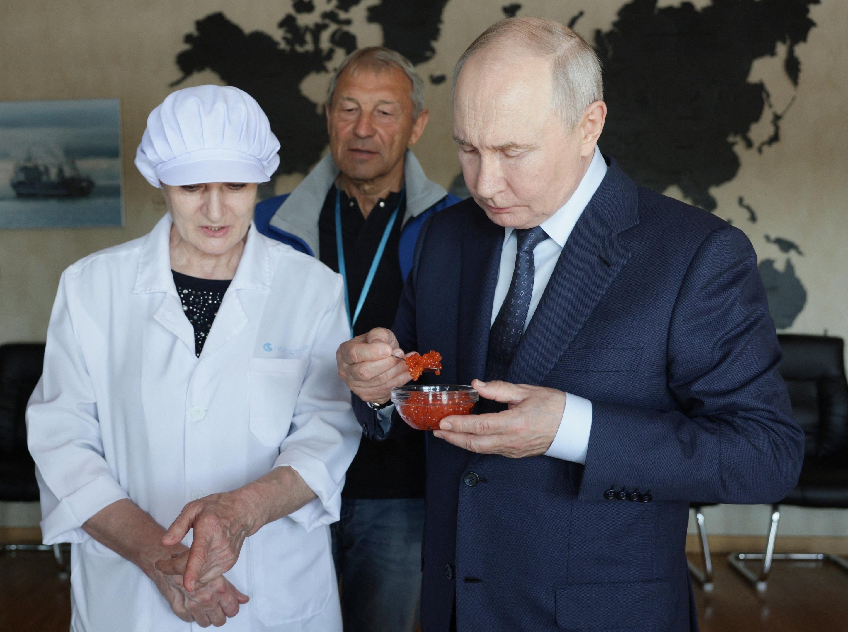 Presidente da R&uacute;ssia, Vladimir Putin, fez nesta quinta-feira (13) sua primeira visita &agrave;s ilhas Kuril, um arquip&eacute;lago no centro de uma disputa territorial com o Jap&atilde;o