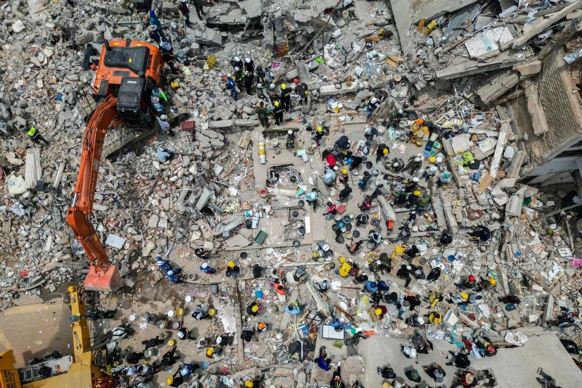 Destrui&ccedil;&atilde;o causou centenas de mortes e ainda h&aacute; buscas por desaparecidos