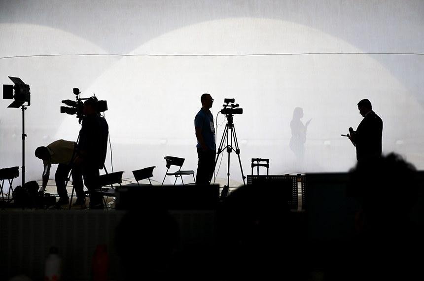 Live realizada para promover a candidatura e conquistar a prefer&ecirc;ncia do eleitorado constitui ato de campanha eleitoral de natureza p&uacute;blica