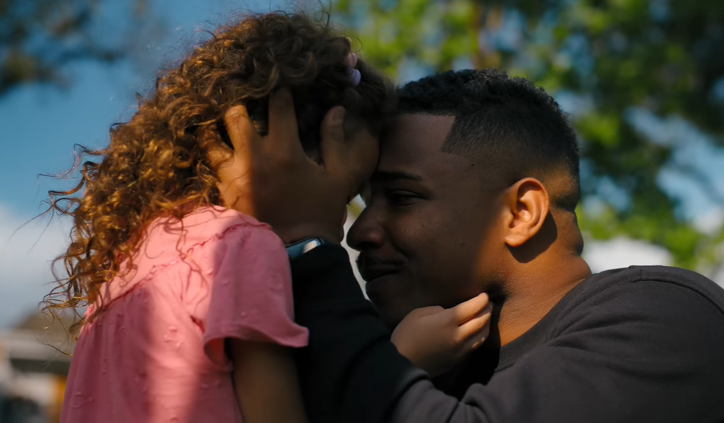 Na trama, Nando retorna ao Brasil quando Bruninha, sua filha adolescente, desaparece