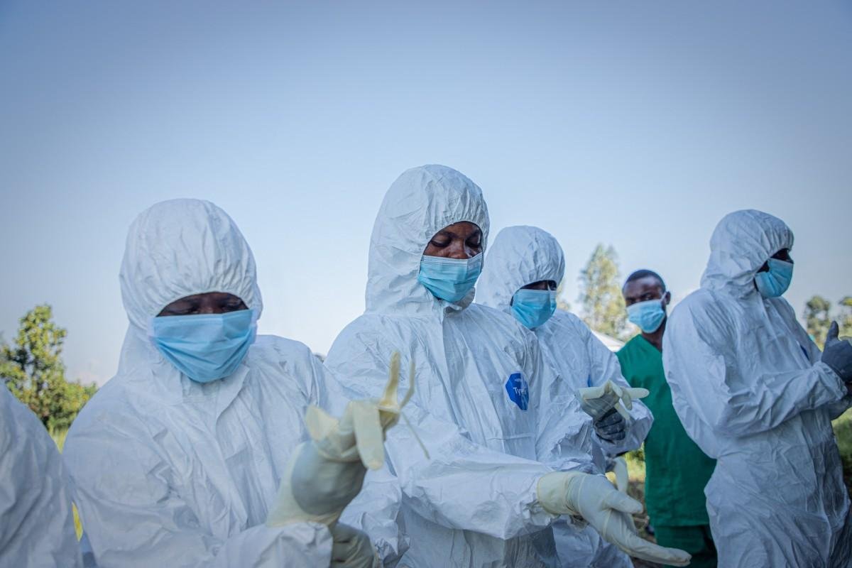 A atual epidemia j&aacute; deixou mais de 2.128 mortos entre 4.566 casos confirmados, apenas tr&ecirc;s meses ap&oacute;s sua declara&ccedil;&atilde;o, segundo as autoridades