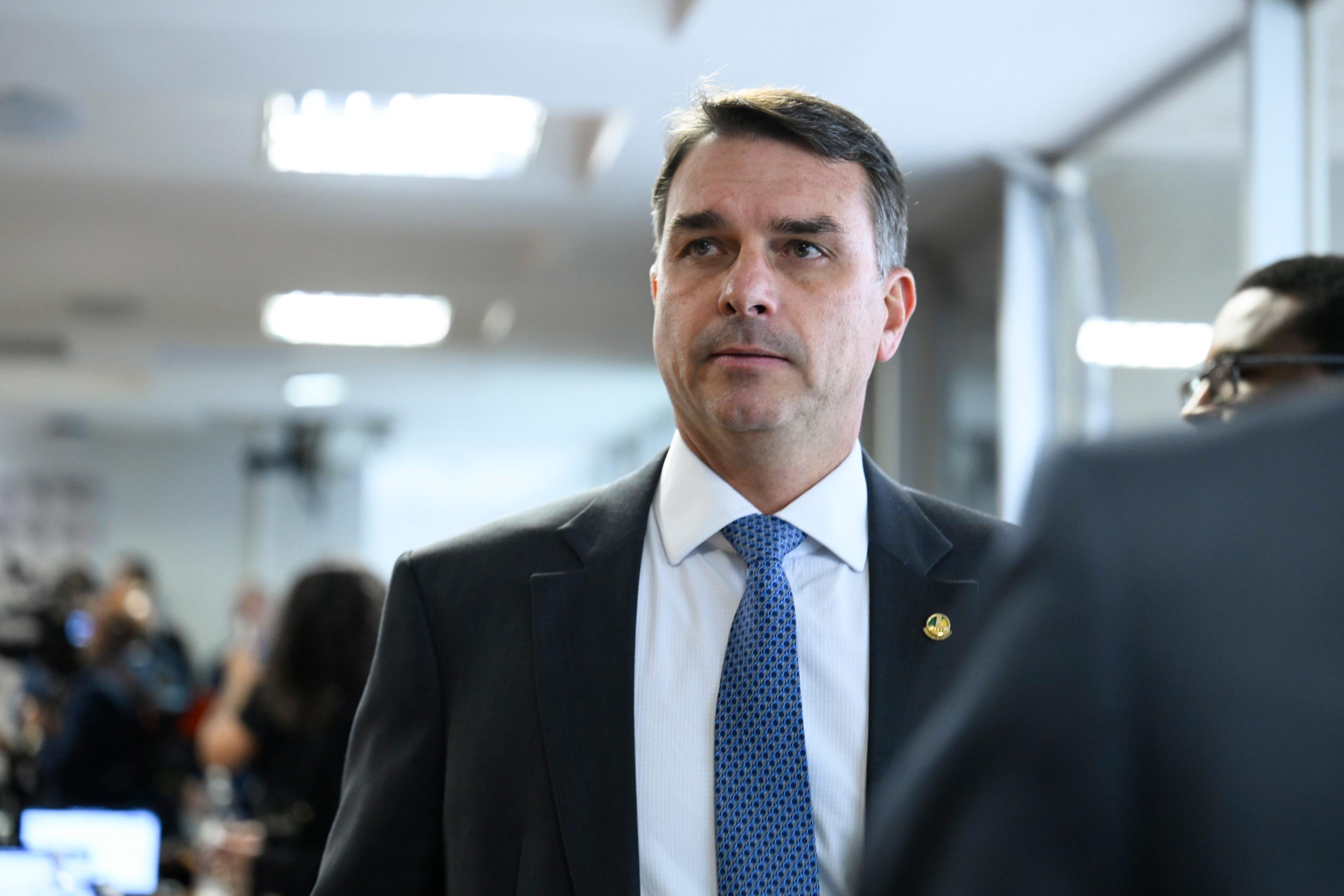Relat&oacute;rio da PF aponta Fl&aacute;vio Bolsonaro como interlocutor direto de Vorcaro sobre Dark Horse