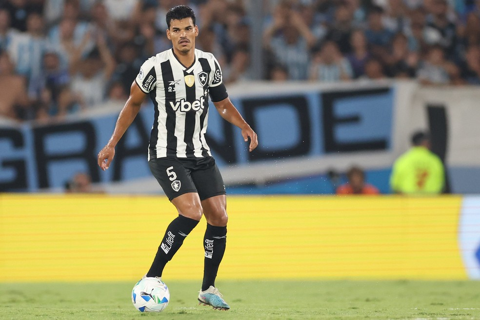 Volante atuou com Lu&iacute;s Castro no Botafogo