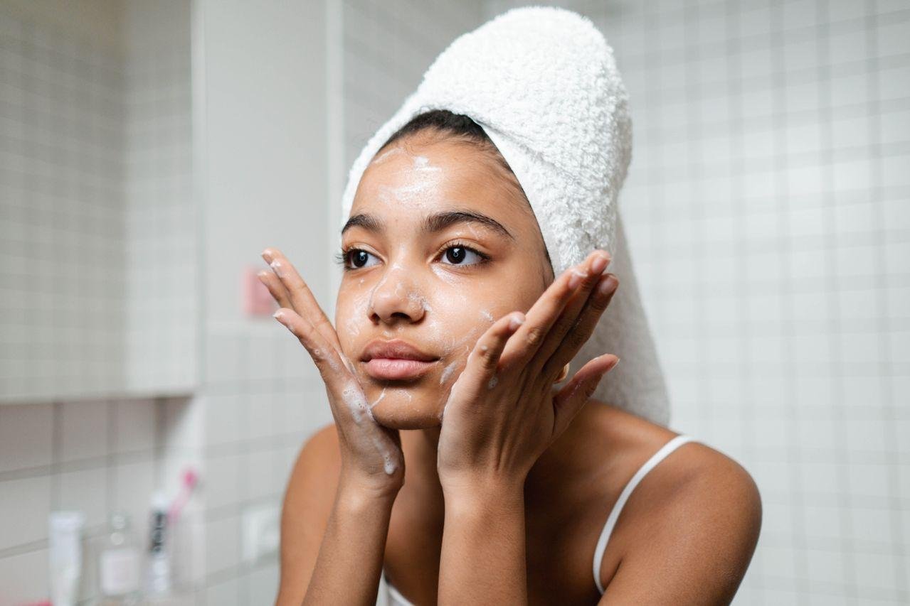 A pele de crian&ccedil;a absorve mais subst&acirc;ncias e reage de forma diferente aos mesmos produtos, alerta dermatologista