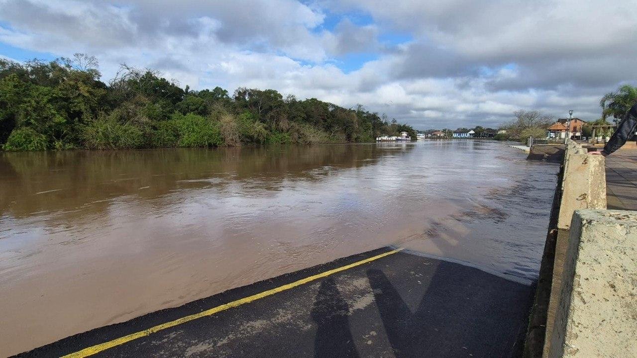 Rio Ca&iacute; na &aacute;rea central de Montenegro sobe lentamente na manh&atilde; desta sexta, mas n&atilde;o deve atingir inunda&ccedil;&atilde;o