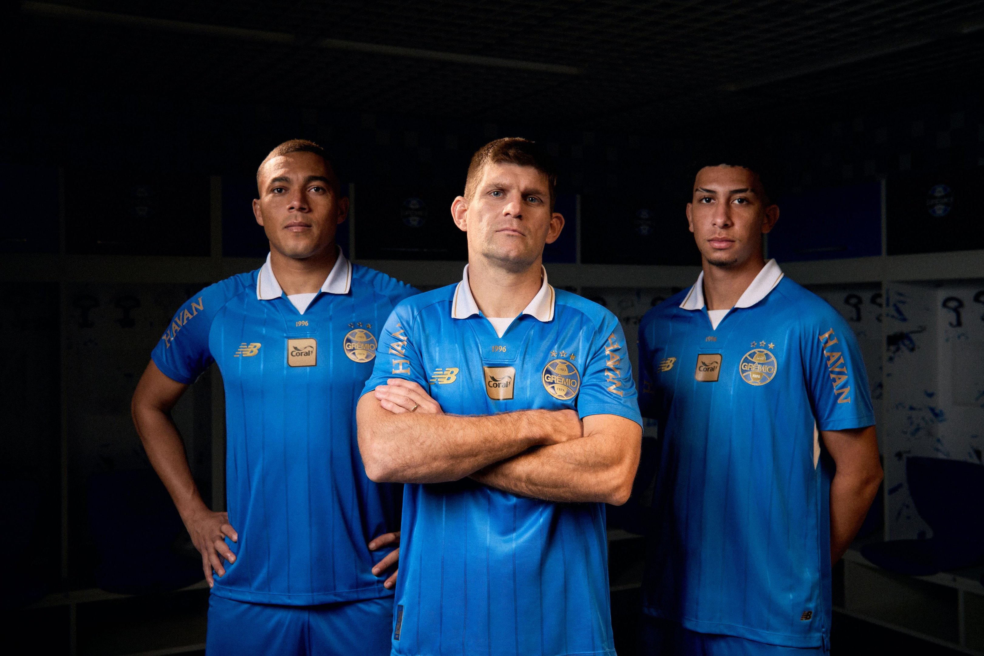 Jogadores participaram da foto promocional do novo uniforme