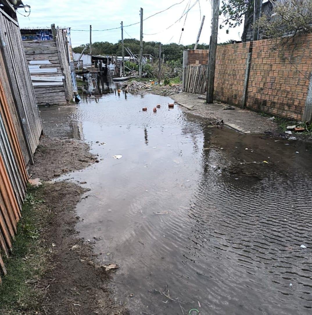 As inunda&ccedil;&otilde;es ocorrem em  &aacute;reas habitadas, vias p&uacute;blicas, equipamentos p&uacute;blicos, locais produtivos e demais espa&ccedil;os sujeitos &agrave; influ&ecirc;ncia das &aacute;guas.