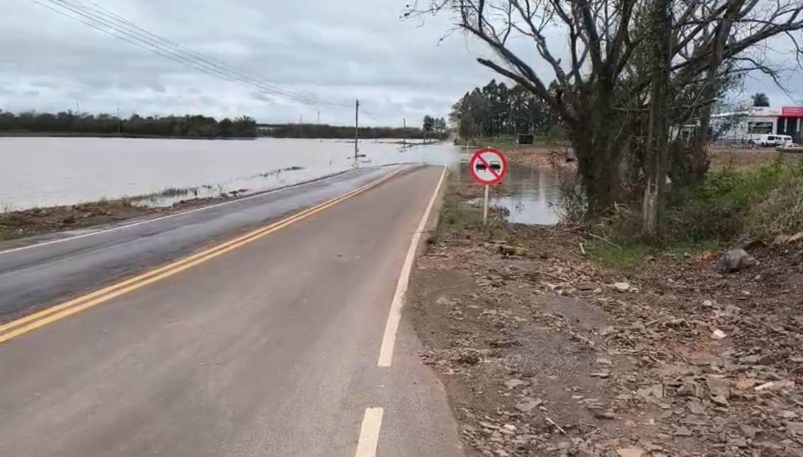 &Aacute;gua j&aacute; alcan&ccedil;ou acesso secund&aacute;rio ao munic&iacute;pio, por onde passam caminh&otilde;es para chegar a uma cooperativa local
