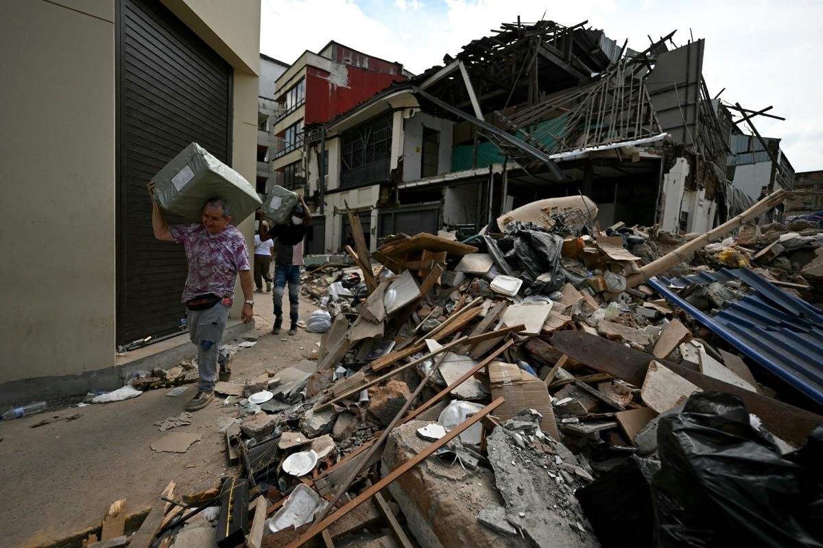 Col&ocirc;mbia ainda busca centenas de desaparecidos ap&oacute;s forte terremoto