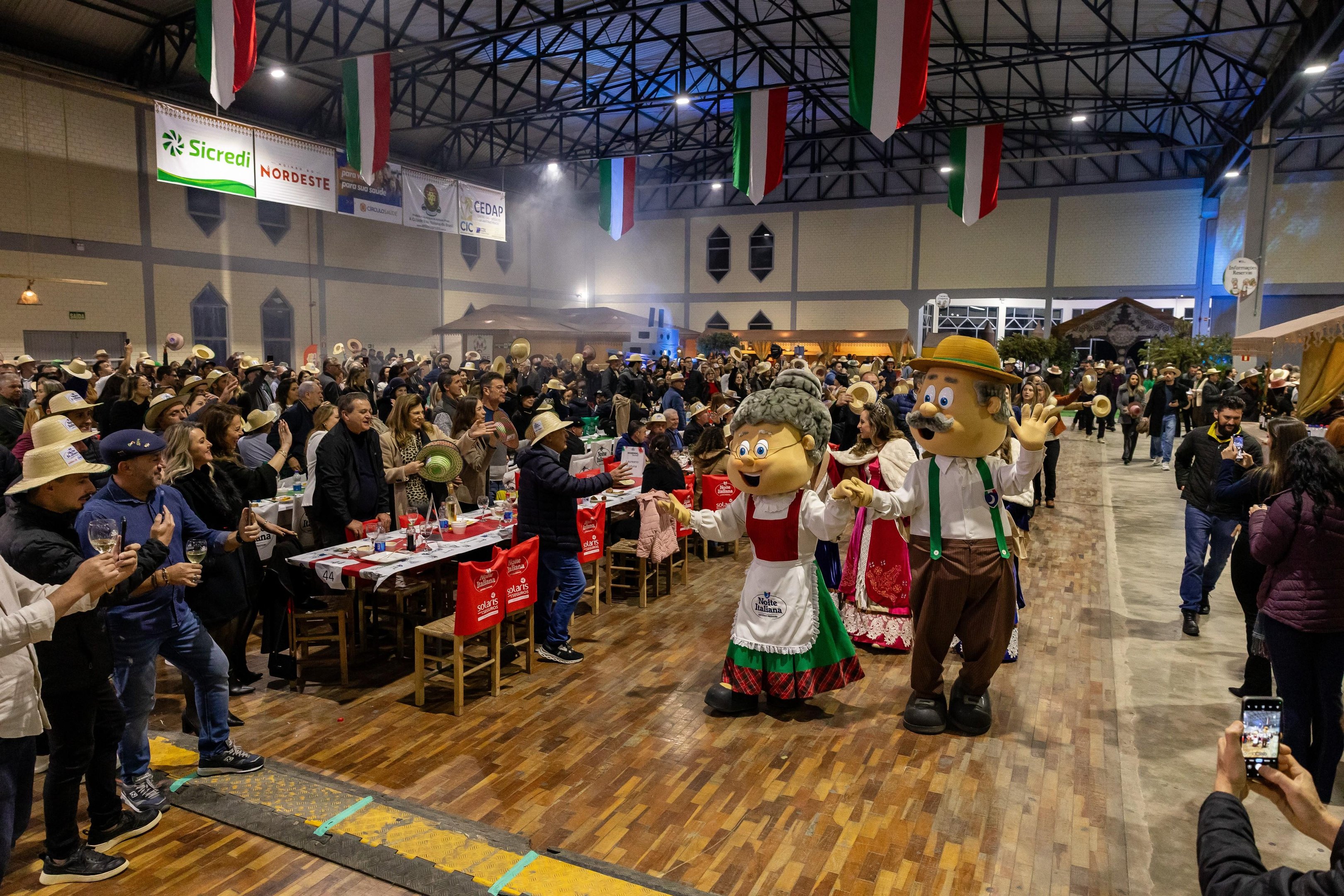 A 44&ordf; Noite Italiana de Ant&ocirc;nio Prado, ocorre nos dias 15 e  22 de agosto, no Centro de Eventos de Ant&ocirc;nio Prado, com imers&atilde;o na cultura &iacute;talo-ga&uacute;cha, reunindo gastronomia, atra&ccedil;&otilde;es musicais e o legado da imigra&ccedil;&atilde;o italiana