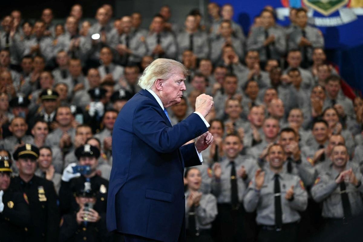 Trump nega que condi&ccedil;&otilde;es a bordo de porta-avi&otilde;es sejam preocupantes