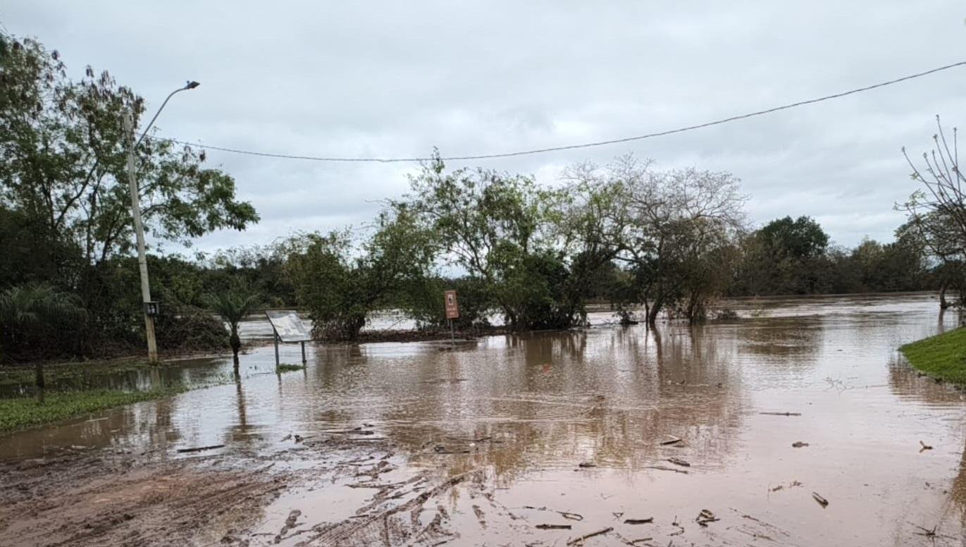 Rio Jacu&iacute; segue extrapolado no Rio Jacu&iacute;