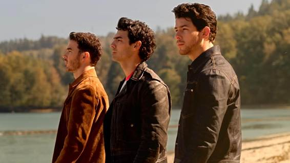 Joe, Nick e Kevin Jonas retornam aos pap&eacute;is de Shane, Nate e Jason Grey
