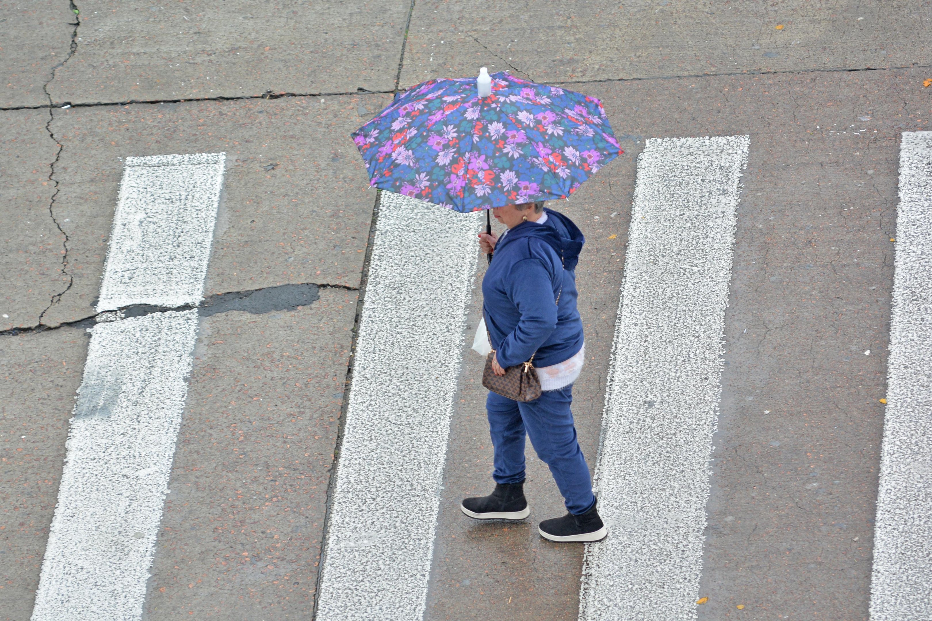 Domingo ser&aacute; de chuva e temporais isolados no RS