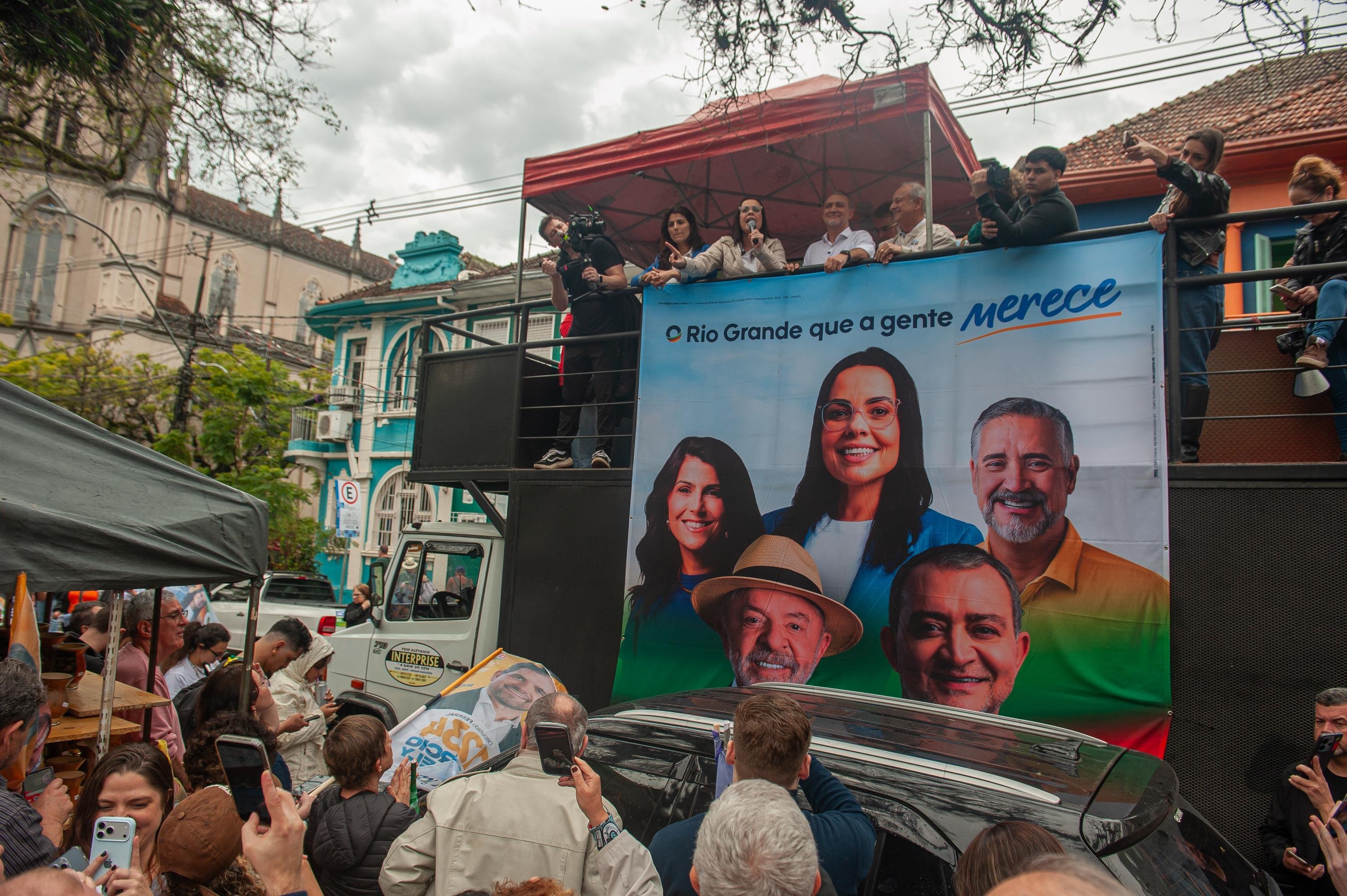Evento teve carro de som para discurso dos integrantes da majorit&aacute;ria