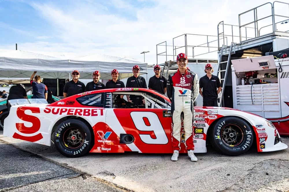 Arthur Gama tamb&eacute;m pilota na Nascar do Brasil