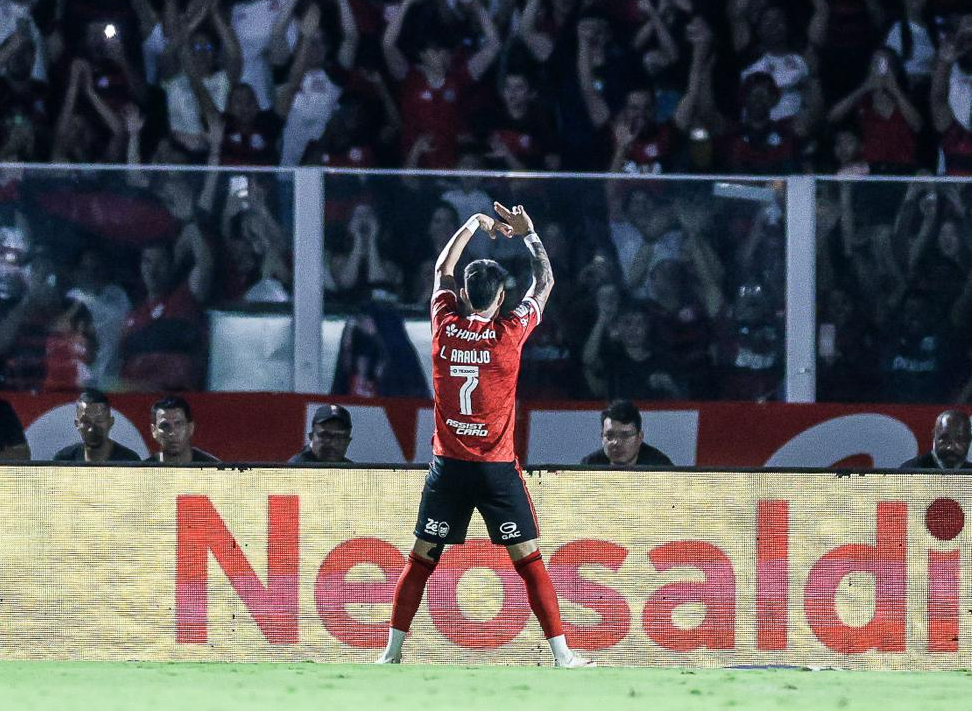 Goleada aproximou rubro-negro da lideran&ccedil;a