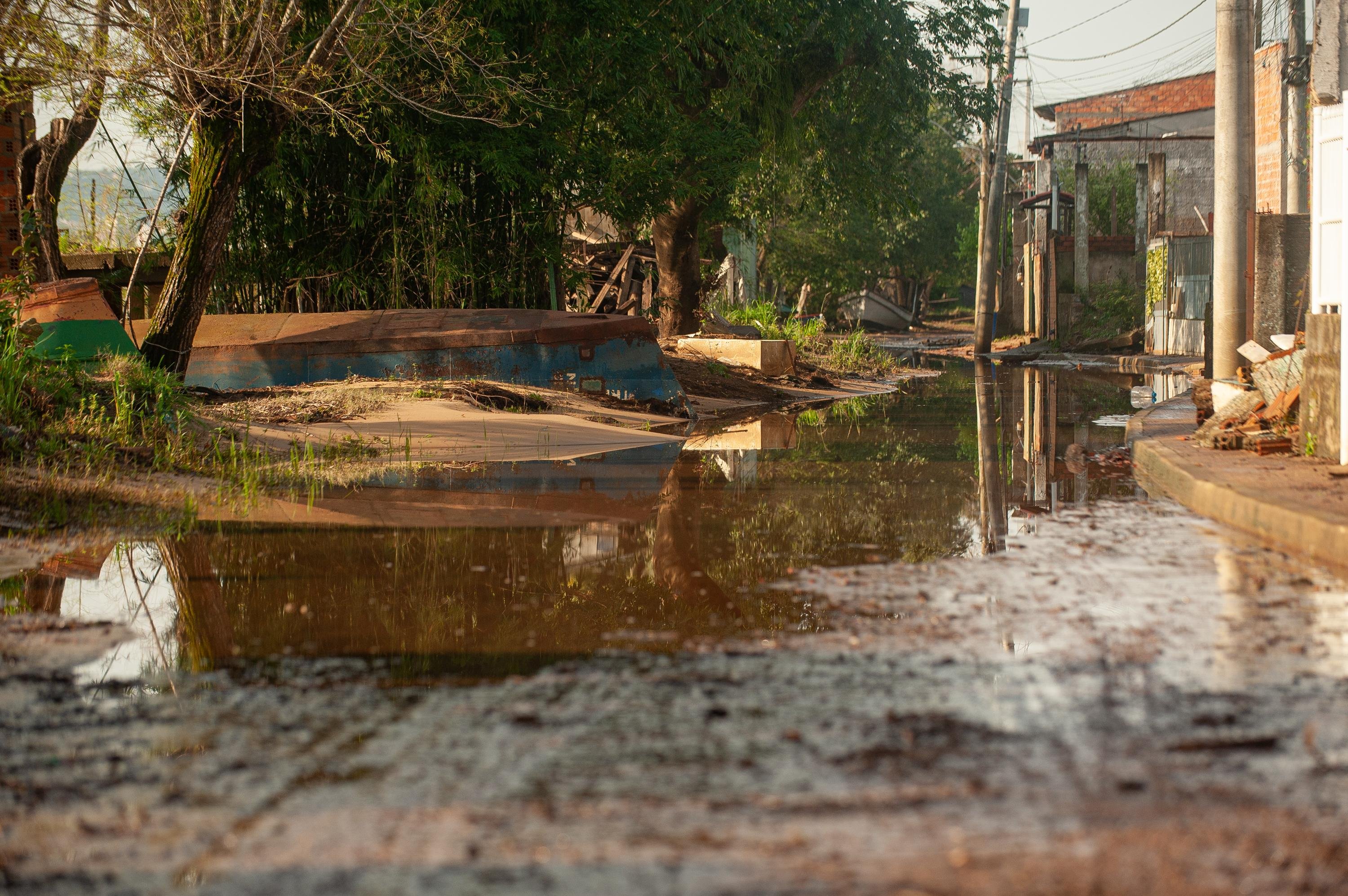 &Aacute;gua do Rio Jacu&iacute; recua nas ilhas do bairro Arquip&eacute;lago