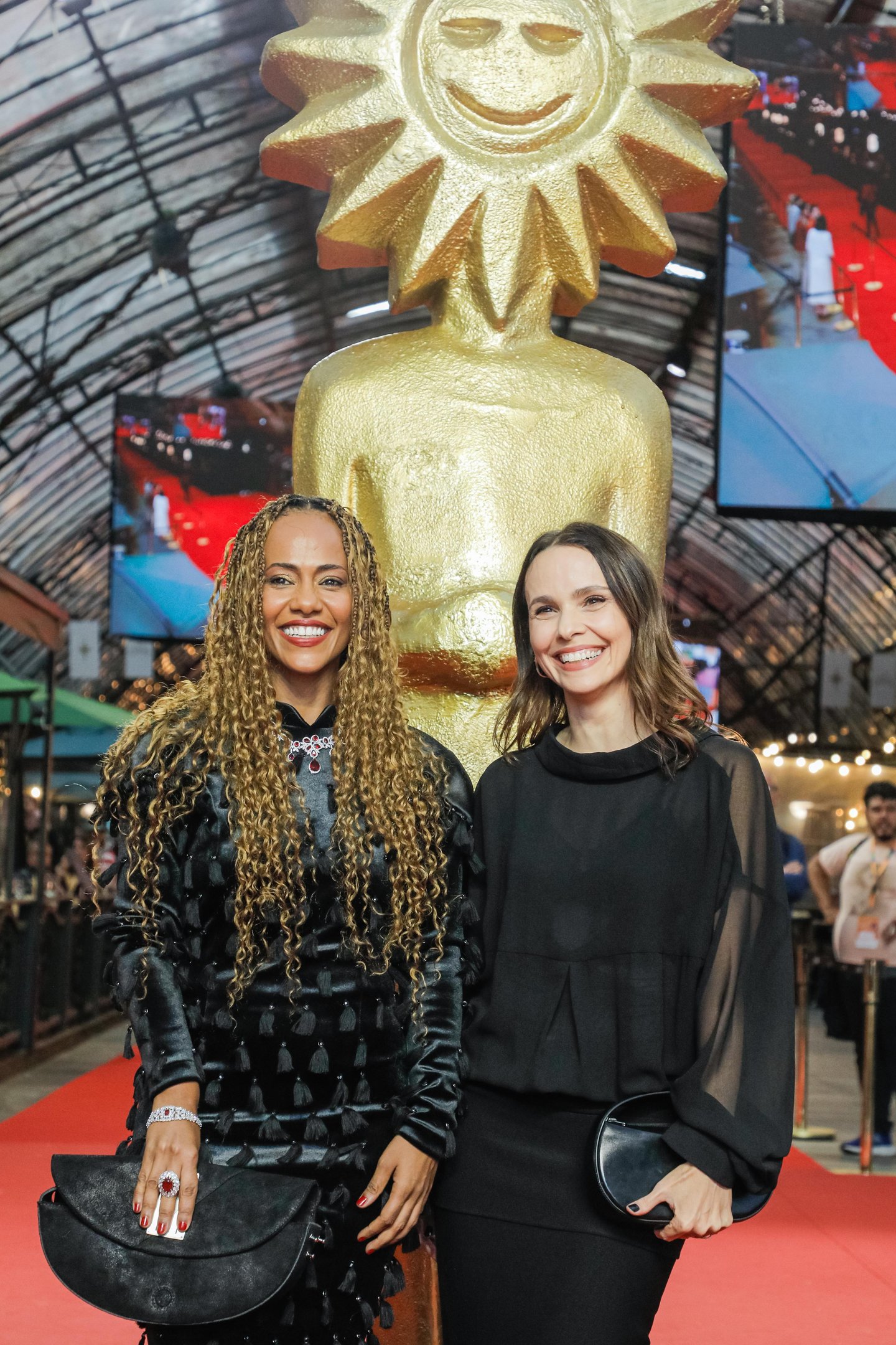 Atrizes Naruna Costa e D&eacute;bora Falabella do longa-metragem brasileiro "Pele de Rinoceronte", de Marcello Ludwig Maia