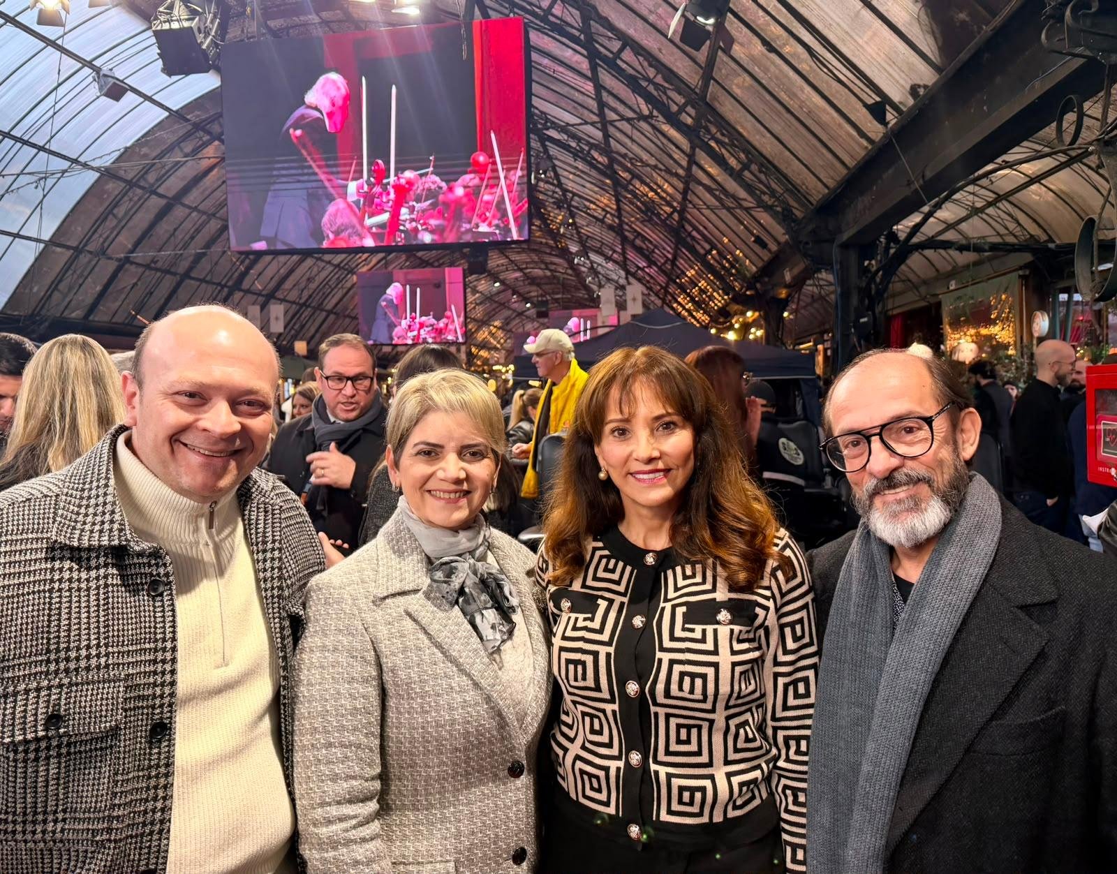 O diretor-presidente do Correio do Povo, Marcelo e Lina Dantas, com Rosa Helena Volk, presidente da Gramadotur, e Marcos Santuario, curador da 54&ordf; edi&ccedil;&atilde;o do Festival de Gramado