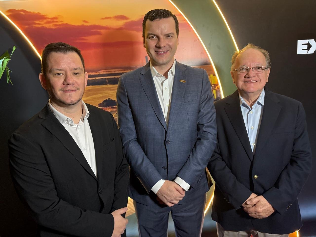 Francisco Brust, com Lindonor Peruzzo Jr.,presidente da Agas, e Ronaldo Sielichow, presidente do Sicredi, no jantar da 43&ordf; Expoagas