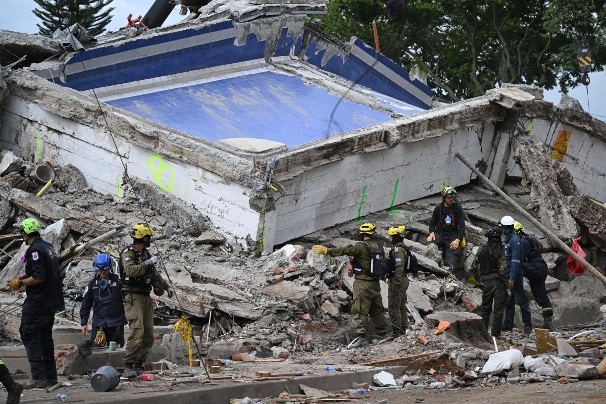 Terremoto de magnitude 7,4 derrubou milhares de casas, edif&iacute;cios, escolas e hospitais