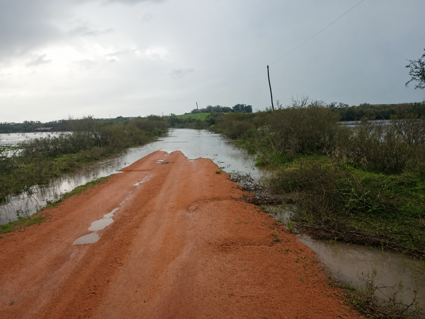 Estradas da zona rural de Pedras Altas ficaram embaixo da &aacute;gua