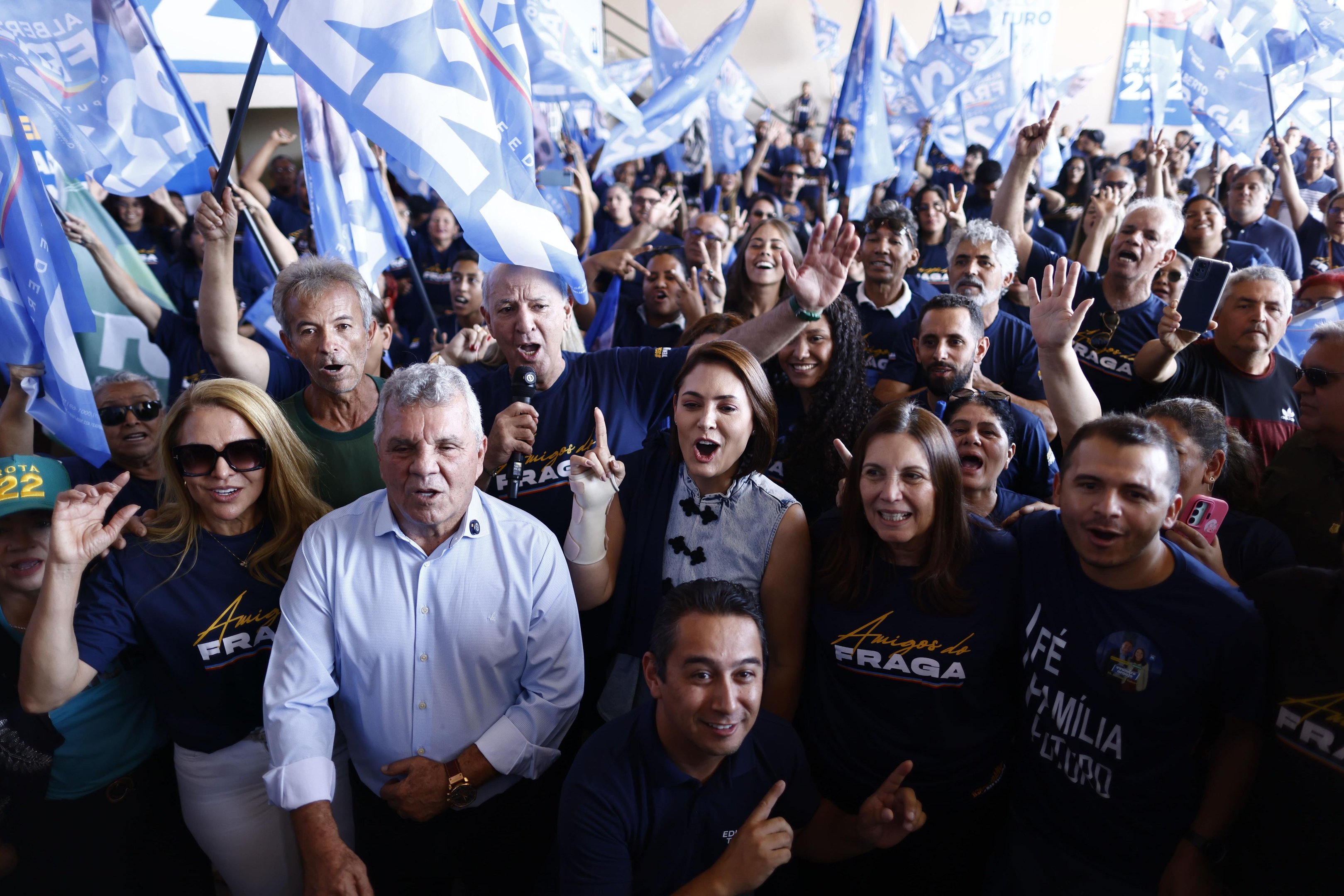 Michelle Bolsonaro pede votos para Fl&aacute;vio