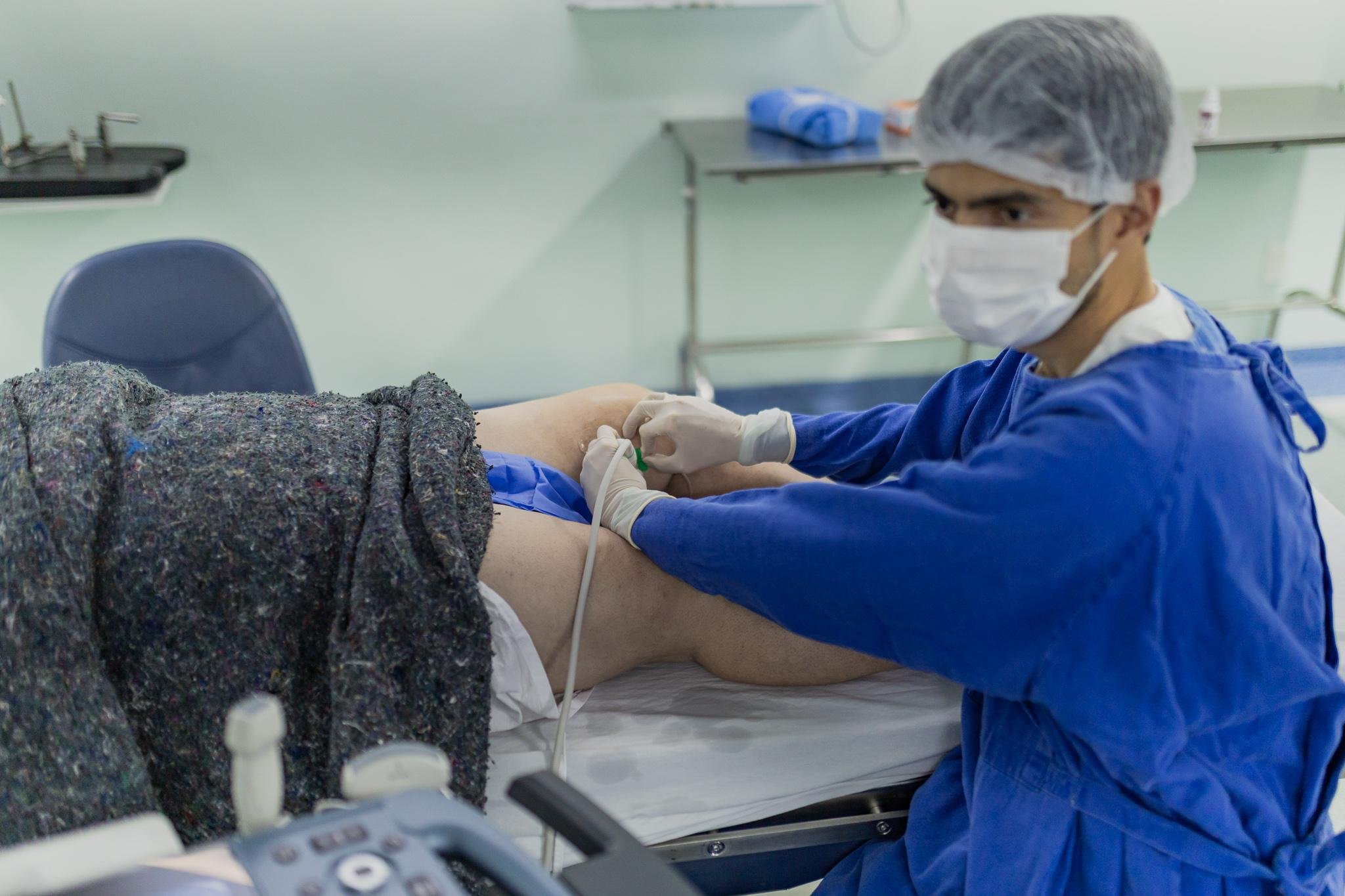 O cirurgi&atilde;o vascular e endovascular Felipe Figueir&oacute; destaca a import&acirc;ncia da avalia&ccedil;&atilde;o m&eacute;dica quando surgem as dores