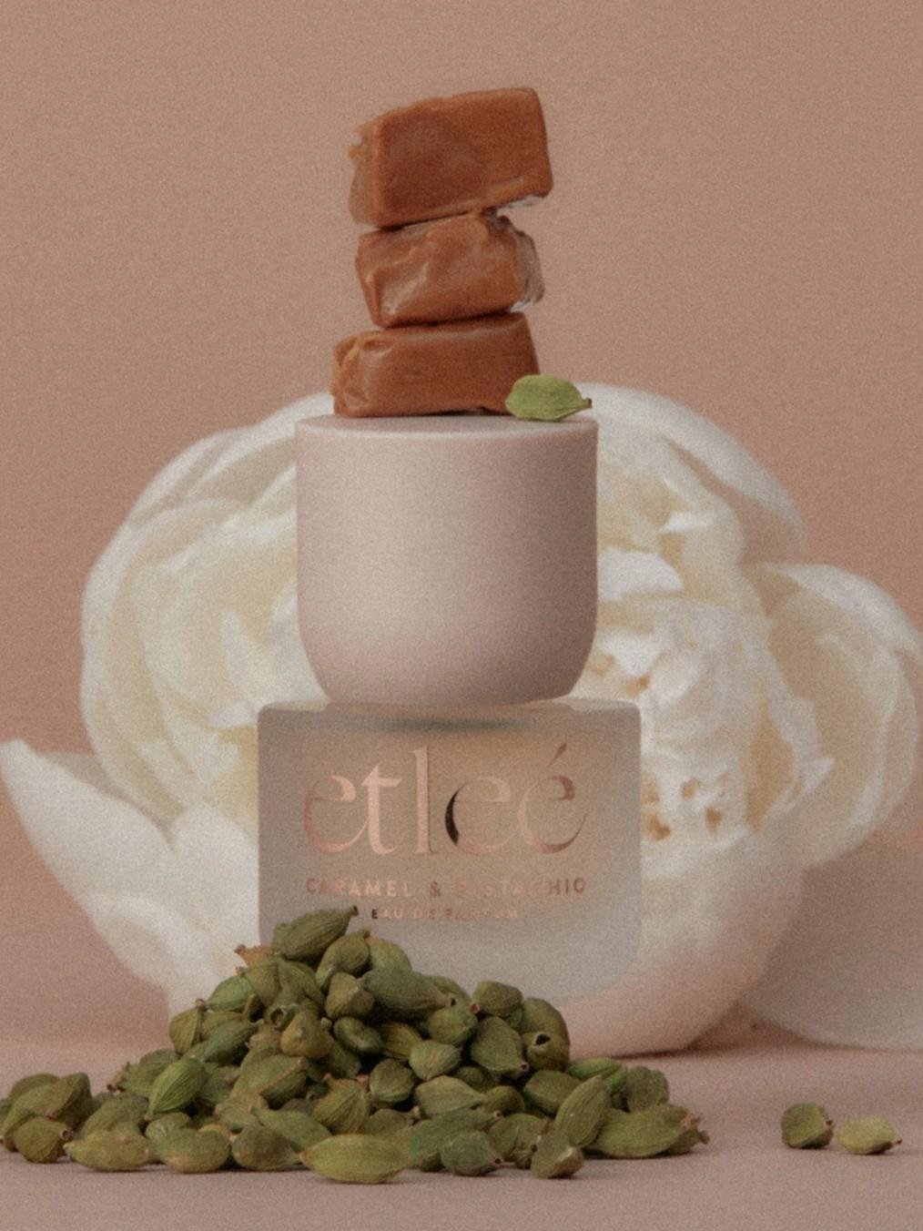 Caramel & Pistachio combina notas de pistache, caramelo e leite, com am&ecirc;ndoa tostada, jasmim e p&ecirc;ssego e fundo de baunilha e fava tonka