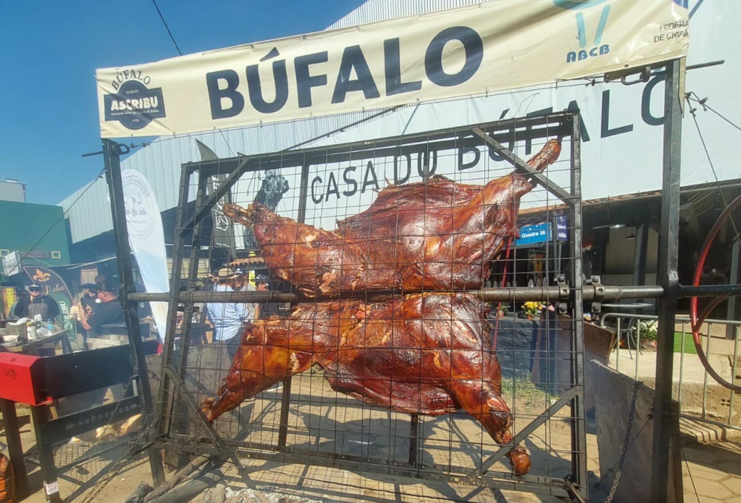 A carne da carca&ccedil;a assada inteira ser&aacute; servida ao p&uacute;blico, aproximando a produ&ccedil;&atilde;o do consumidor
