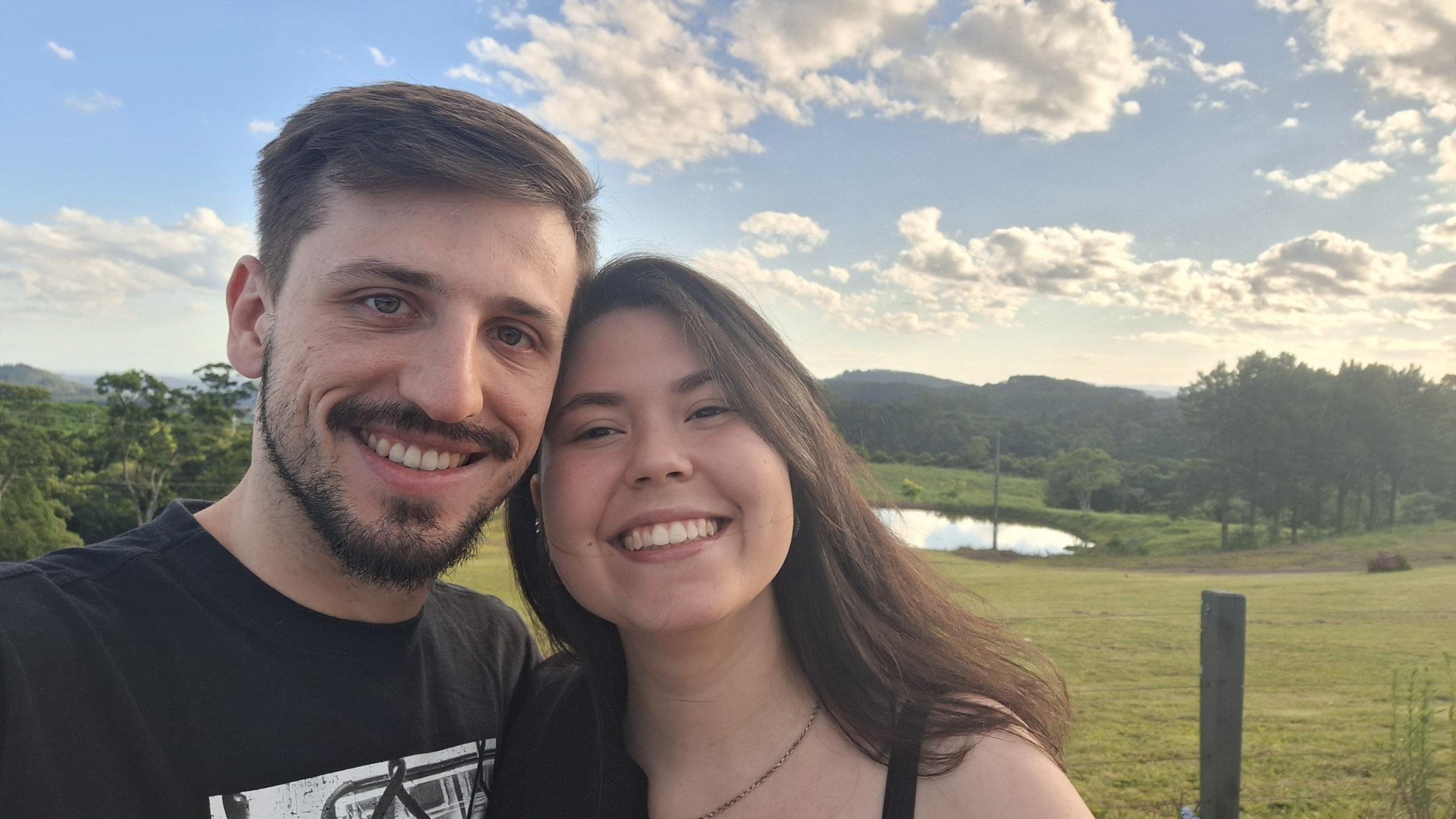 Willian e D&eacute;bora se preparam para encarar juntos a primeira vez no servi&ccedil;o eleitoral