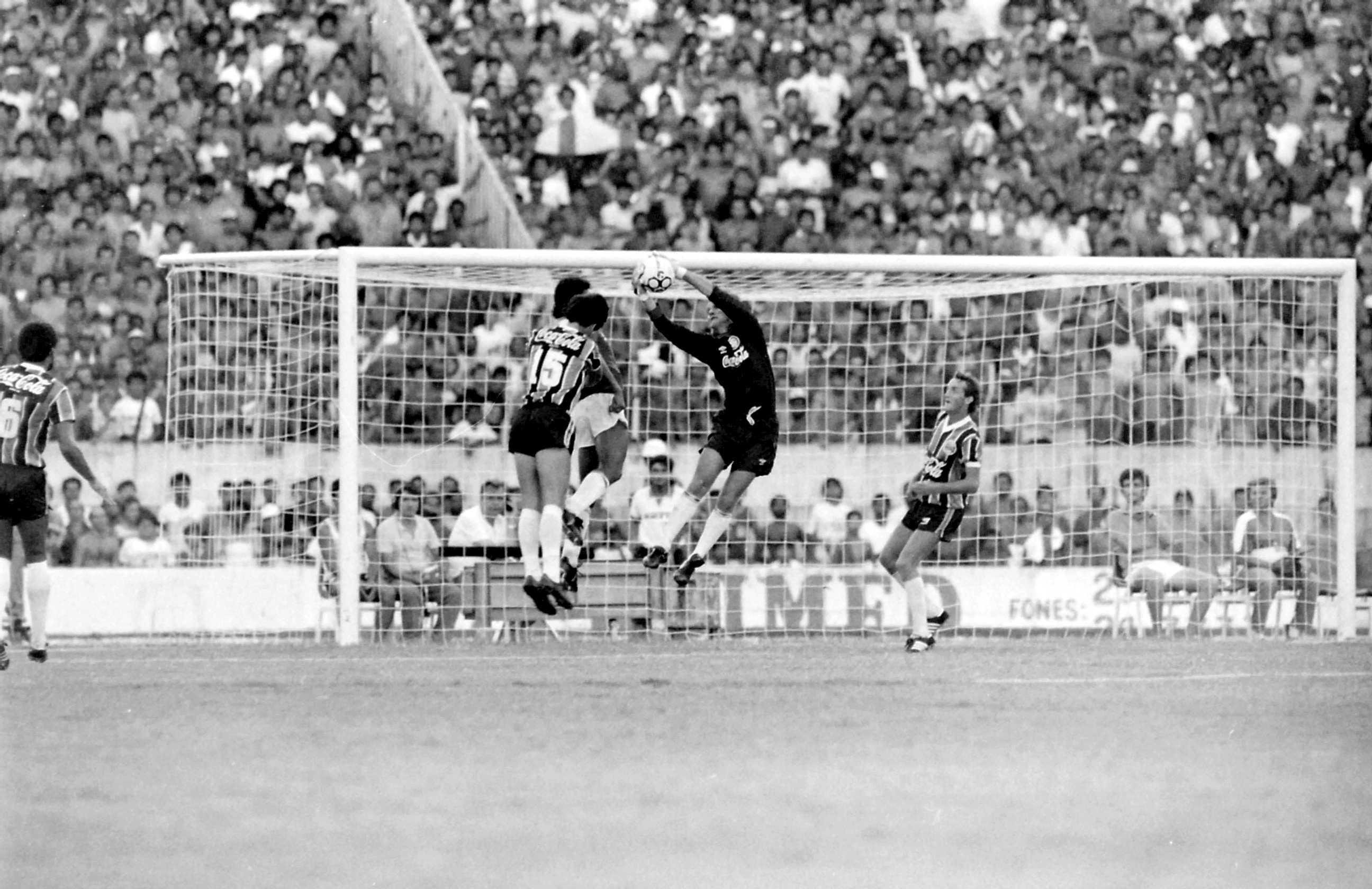 Jogos como o Gre-Nal do S&eacute;culo lotavam os est&aacute;dios com amplo espa&ccedil;o aos visitantes