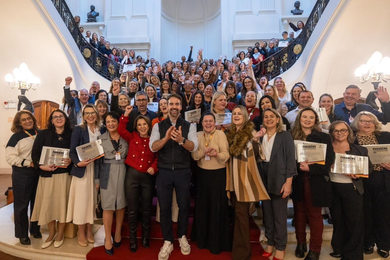 Diretores das escolas destaque foram recebidos no Pal&aacute;cio Piratini