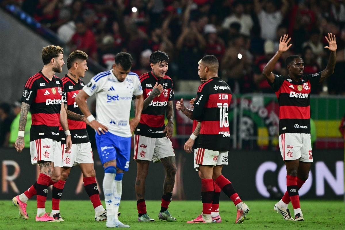 Gola&ccedil;os e velocidade definiram partida