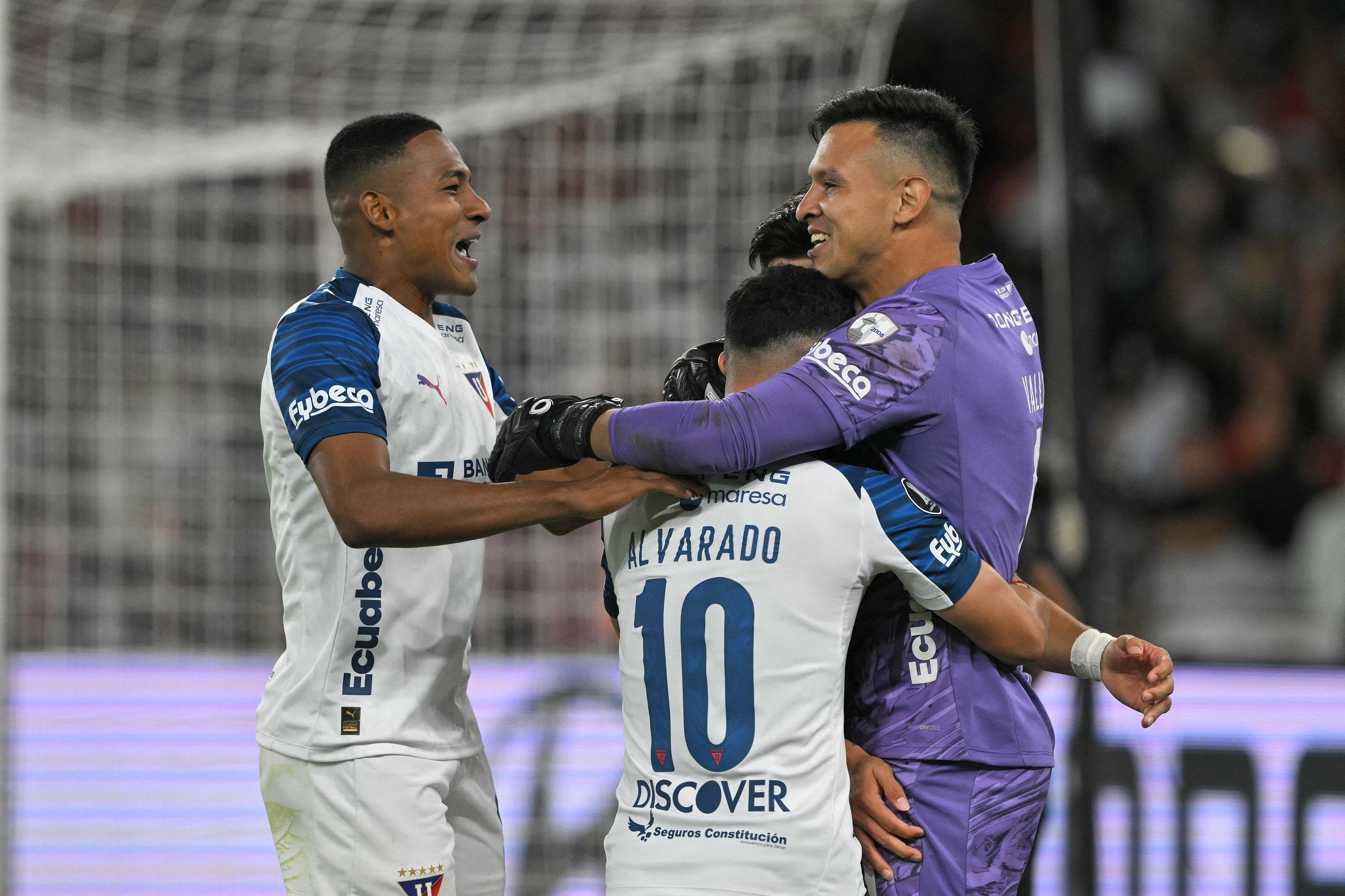 Goleiro foi her&oacute;i do avan&ccedil;o equatoriano