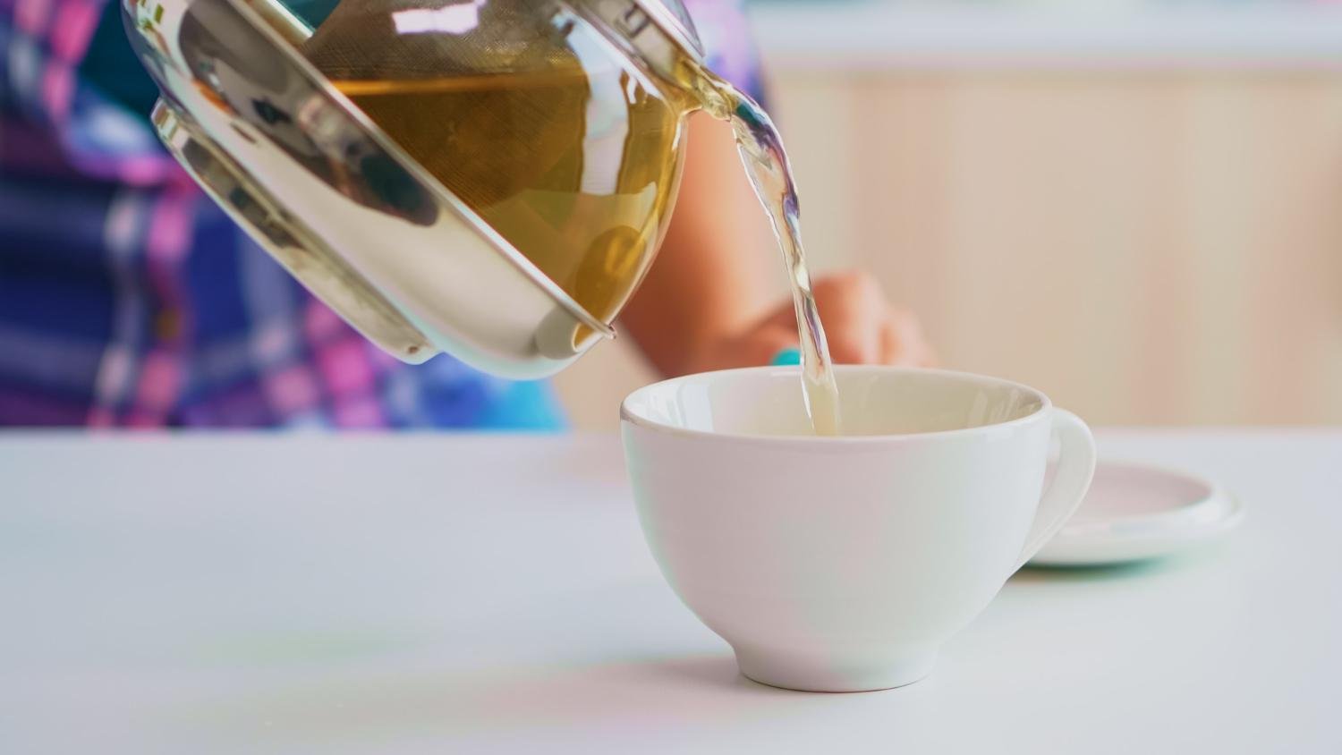 Especialistas recomendam uma abordagem mais simples: evite ado&ccedil;ar ch&aacute;s, caf&eacute;s ou sucos, sempre que poss&iacute;vel