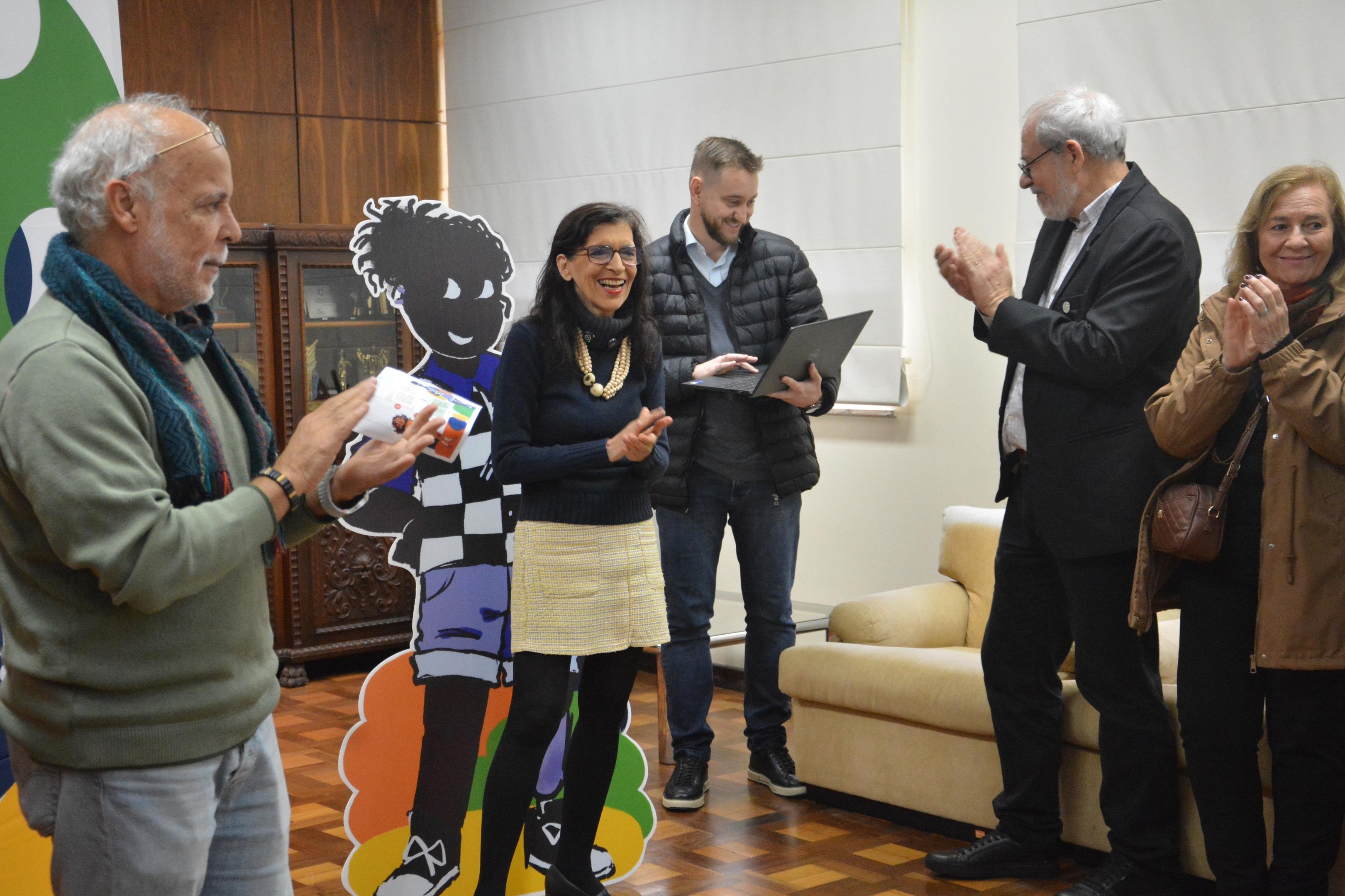 Da esq. a dir.: Luiz Mauro, presidente da Coperse e M&aacute;rcia Barbosa, reitora da UFRGS.
