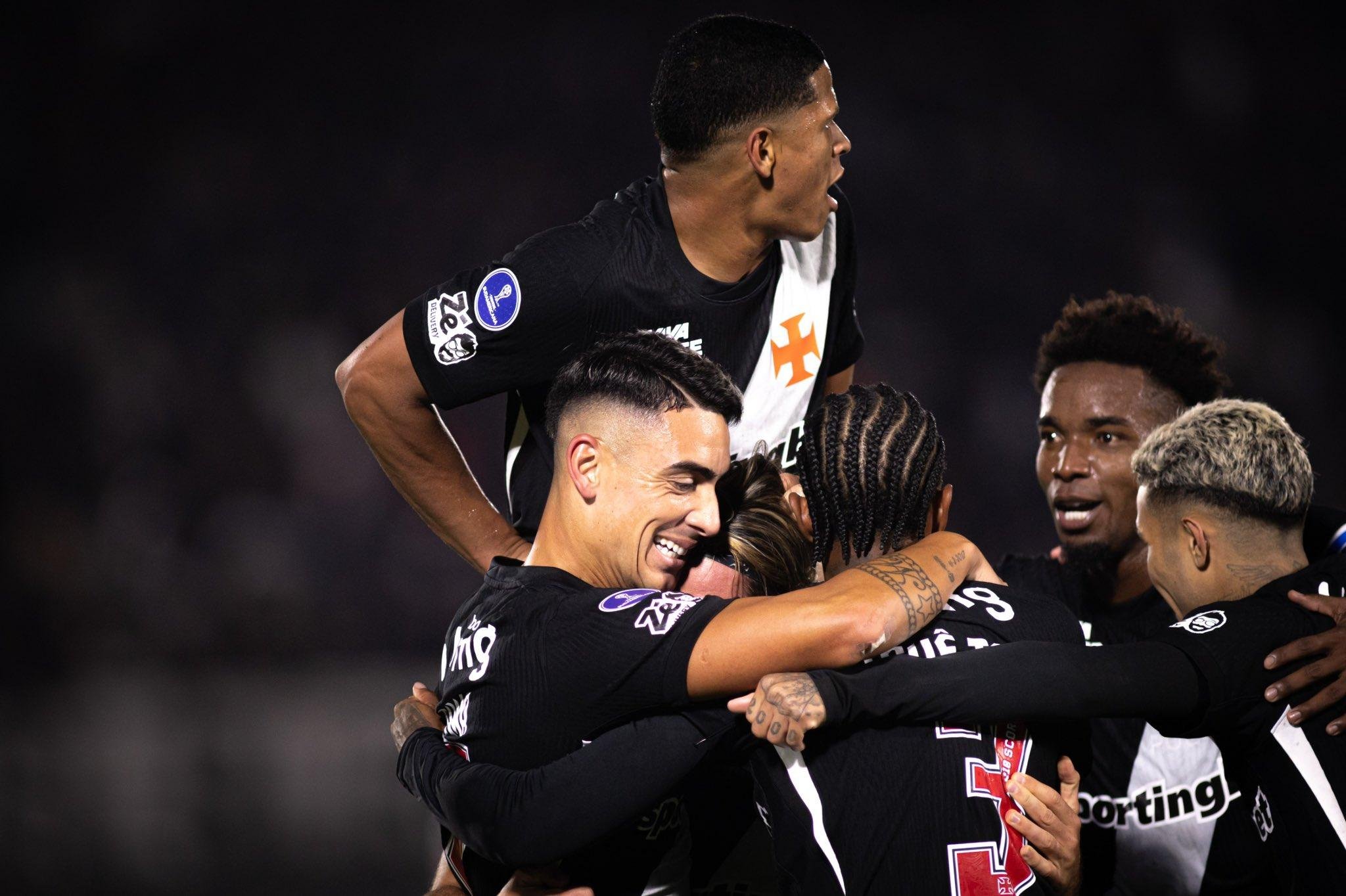 Vasco encara o l&iacute;der Palmeiras fora de casa