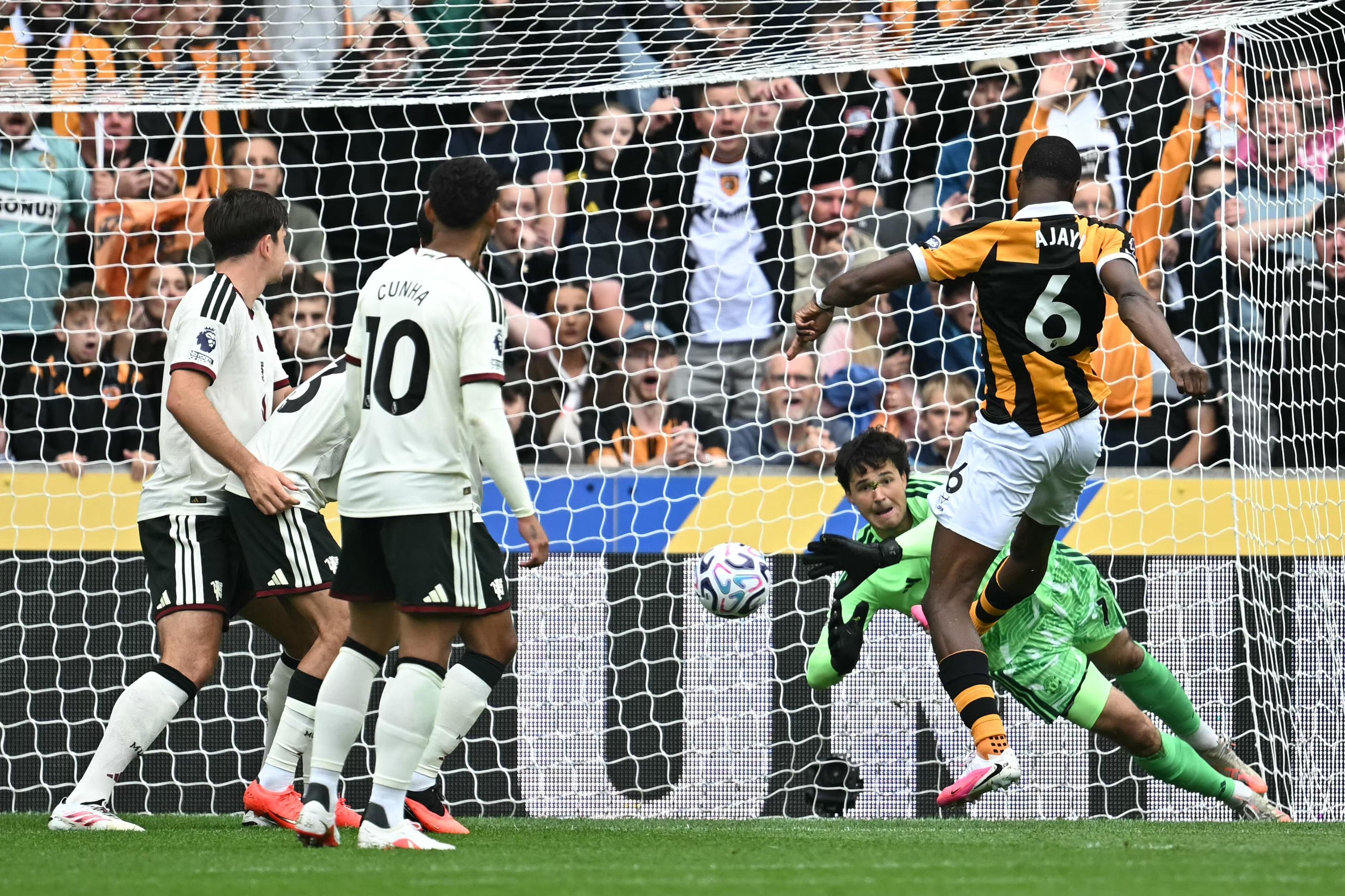 Semi Ajayi marcou o primeiro gol do Hull City