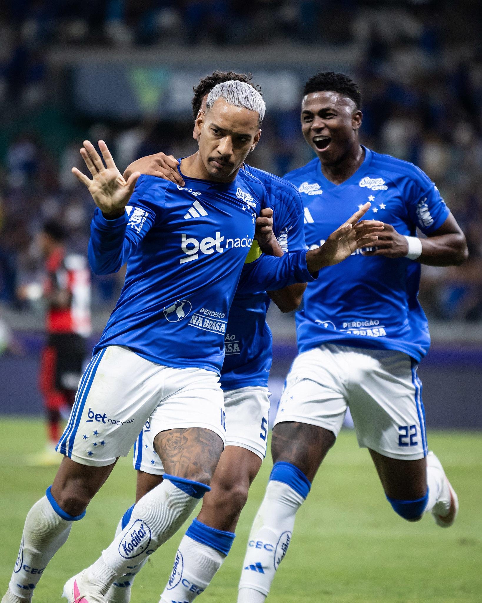 Matheus Pereira marca no &uacute;ltimo lance e Cruzeiro se vinga de elimina&ccedil;&atilde;o para o Flamengo