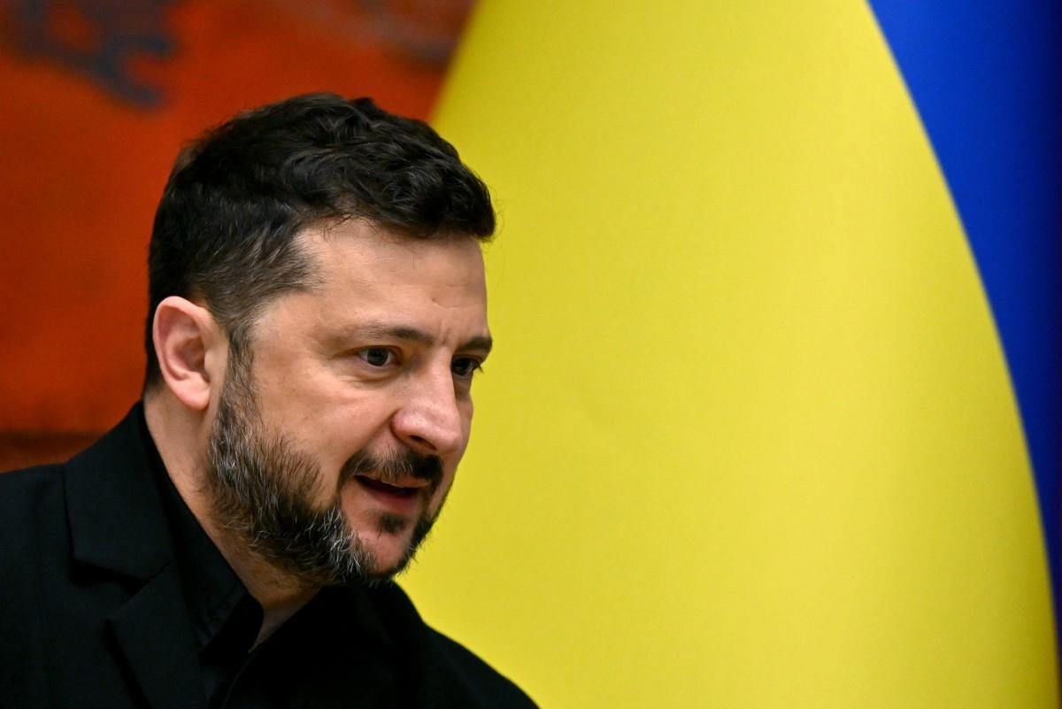 "Os russos est&atilde;o construindo um equivalente ao Starlink com os chineses", afirma Zelensky