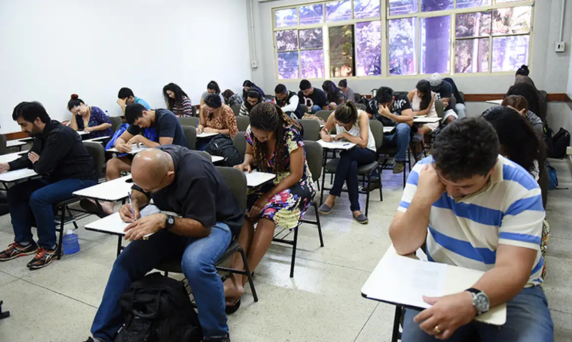 As provas s&atilde;o aplicadas nos turnos da manh&atilde; e da tarde em todos os estados brasileiros e no Distrito Federal