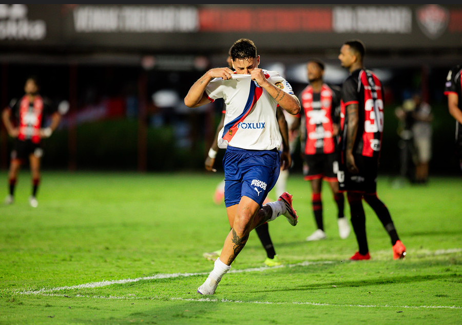 Cl&aacute;ssico impulsionou Bahia na ponta de cima