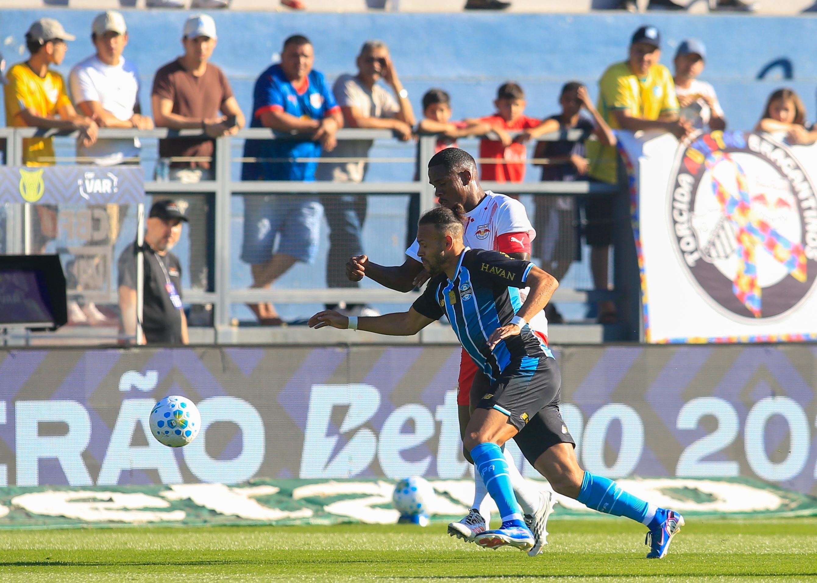 Braithwaite teve um gol anulado no interior paulista