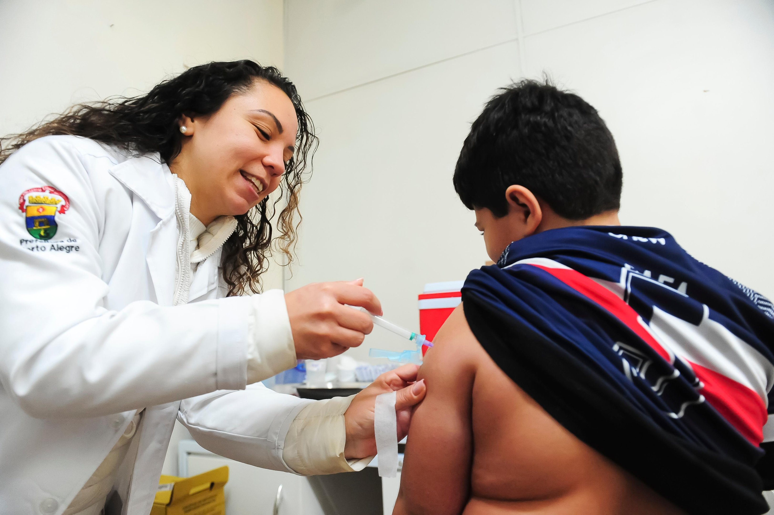 Entre os menores de 15 anos, foram aplicadas 11.380 doses, com destaque para influenza, com 4.301 doses, e rotav&iacute;rus, com 4.203