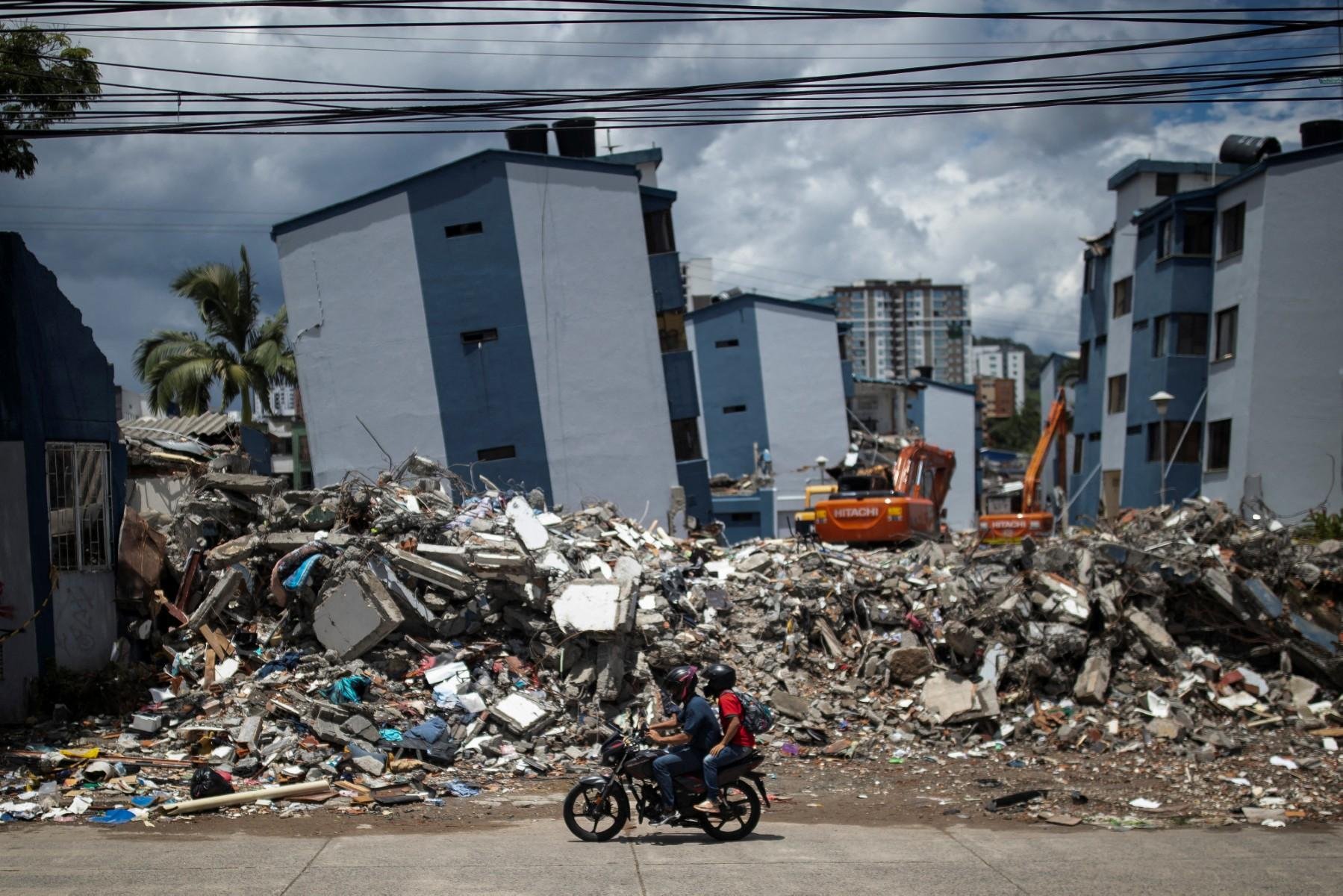 Forte terremoto do dia 10 de agosto deixou 329 mortos e milhares de casas destru&iacute;das