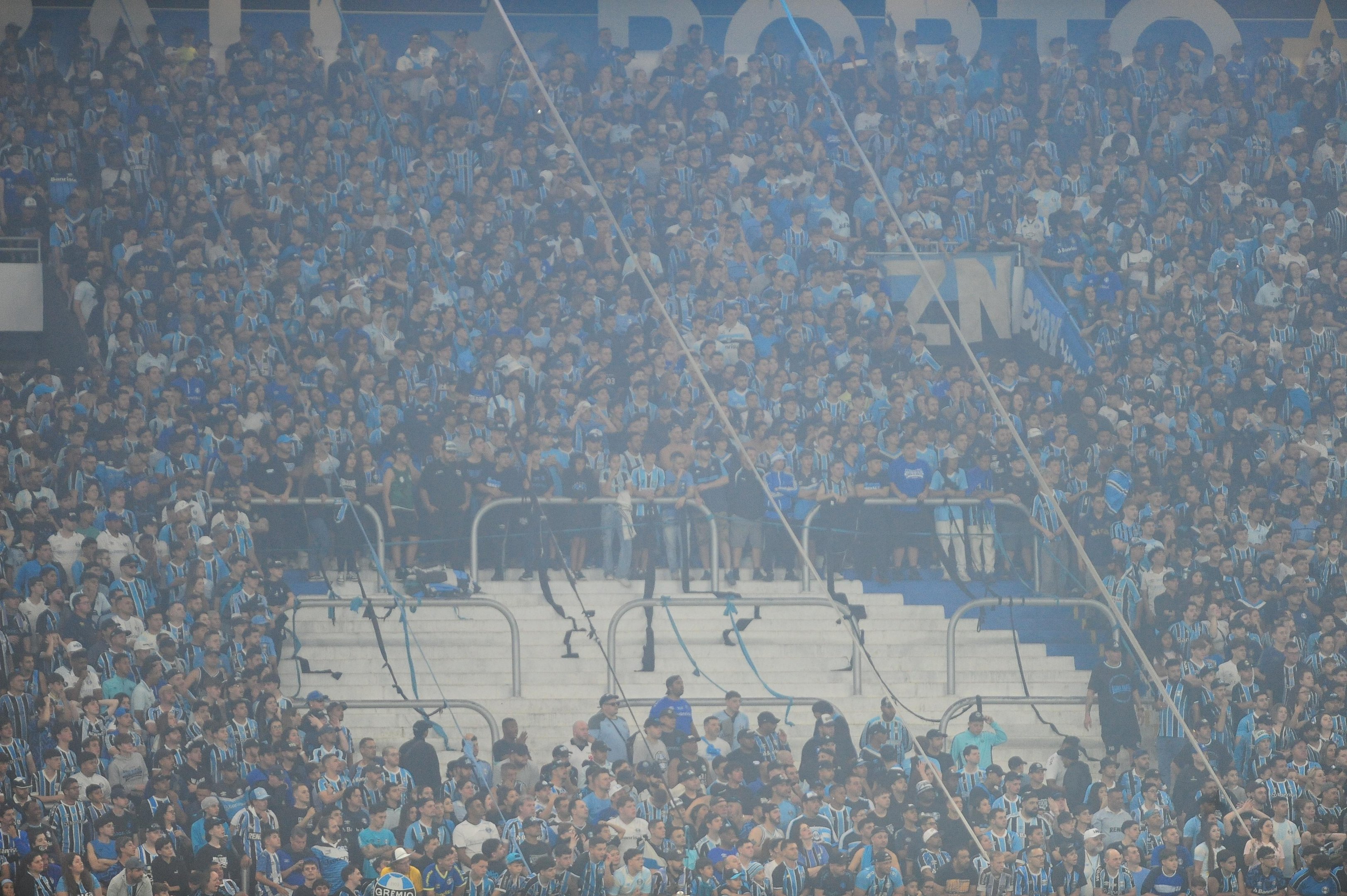 Geral protestou na partida diante do Mirassol, no duelo de volta das oitavas de final da Copa do Brasil